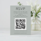 Eenvoudige QR Code Light Sage Weddenschap RSVP Informatiekaartje (Staand voorkant)