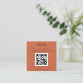 Eenvoudige QR-code Terracotta Wedding RSVP Informatiekaartje (Staand voorkant)