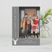 Eenvoudige rendieren nieuwjaarsfotokaart | Grijs Feestdagenkaart (Staand voorkant)