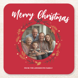 Eenvoudige rode kerstkrans foto familienaam kartonnen onderzetters