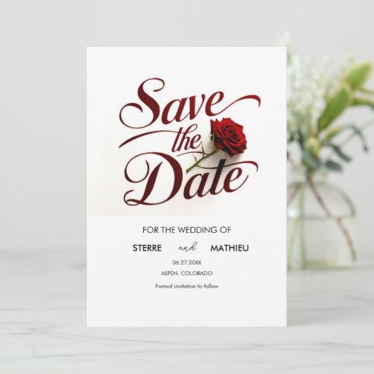 Eenvoudige rode roos bruiloft save the date (Staand voorkant)