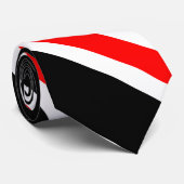 Eenvoudige rode witte en zwarte traditionele strep stropdas (Opgerold)