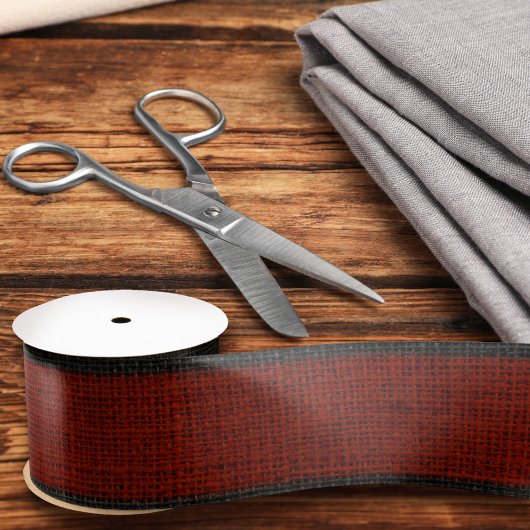 Eenvoudige roodroodkleuren en zwart met realistisc satijnen lint