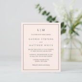 Eenvoudige Roze Monogram Budget Trouw Uitnodiging (Staand voorkant)