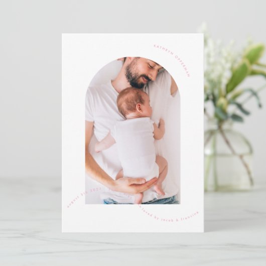 Eenvoudige roze pasgeboren boog foto collage baby  aankondiging (Staand voorkant)