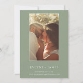 Eenvoudige Sage Groene Moderne Chique Huwelijksfot Kaart (Achterkant)