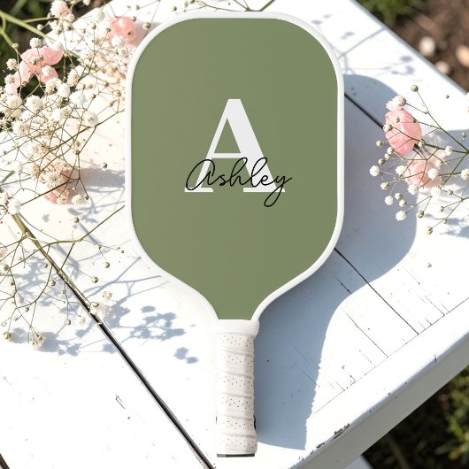 Eenvoudige Saliegroene Monogram Beginletters Pickleball Paddle