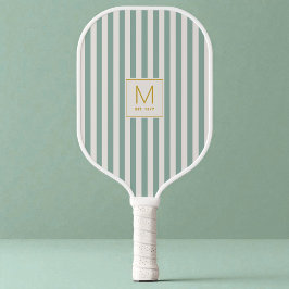 Eenvoudige Saliegroene Strepen Gouden Initiaal Mon Pickleball Paddle