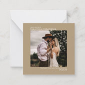Eenvoudige Sandy Tan Wedding Save the Date Photo Notitiekaartje (Voorkant)