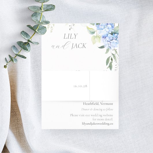 Eenvoudige schone chique witte hortensia bruiloft uitnodigingen wikkel