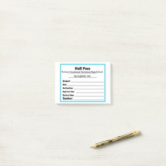 Eenvoudige schoolzalen pas na het artikel post-it® notes (Op bureau)