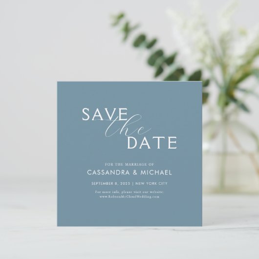 Eenvoudige Schoon Stof Blauw & Wit Schrift Huwelij Save The Date (Staand voorkant)