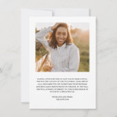 Eenvoudige Script Black Photo Afstuderen Aankondig Kaart (Achterkant)