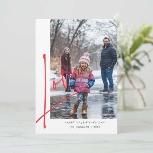Eenvoudige Script Love Overlay Familie Foto Valent Feestdagenkaart (Staand voorkant)