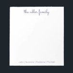 Eenvoudige Script Navy Blue Family-laptop Notitieblok<br><div class="desc">Laptop voor familie - Ideaal voor dagelijkse notities en lijsten. Aangepast met de achternaam van je familie bovenaan en afgewerkt met de voornamen van je familielid onderaan. De kleur kan gemakkelijk worden veranderd.</div>