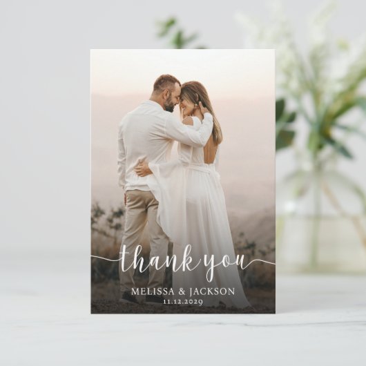 Eenvoudige scriptminimalistische bruiloft foto bedankkaart (Staand voorkant)