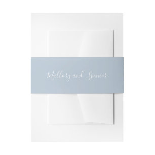 Eenvoudige scriptnamen Elegant Dusty Blue Wedding Uitnodigingen Wikkel