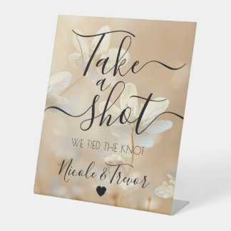 Eenvoudige Sepia Witte Bloemen Calligrafie Neem ee Reclamebord Met Voetstuk