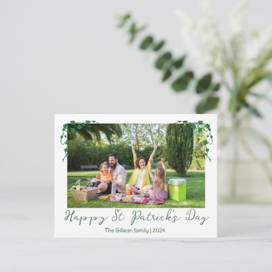 Eenvoudige St. Patrick's day Shamrocks familie fot Feestdagenkaart (Staand voorkant)