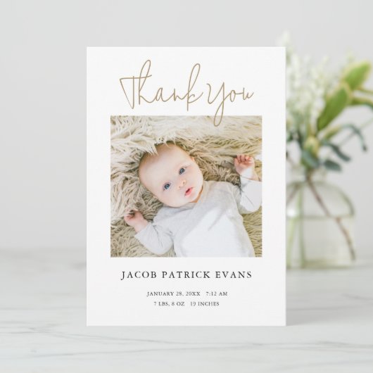 Eenvoudige, stijlvolle moderne jongen of meisje Da Aankondiging (Staand voorkant)