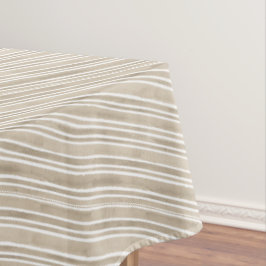 Eenvoudige stijlvolle taupe cottage diagonaal gest tafelkleed