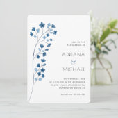 Eenvoudige Stoffige Blauwe Waterverf Bloemenuitnod Kaart (Staand voorkant)