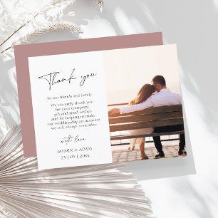 Eenvoudige stoffige roze script foto bruiloft dank briefkaart