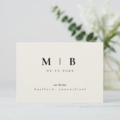 Eenvoudige Strakke Monogram Beige Bewaar de Datum (Staand voorkant)