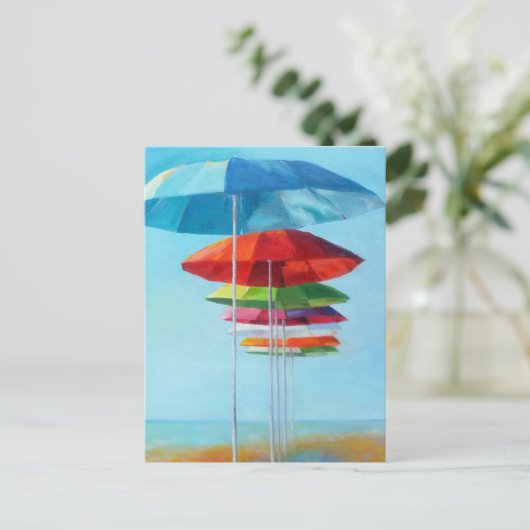 Eenvoudige strand paraplu's wachtend op mensen briefkaart (Staand voorkant)