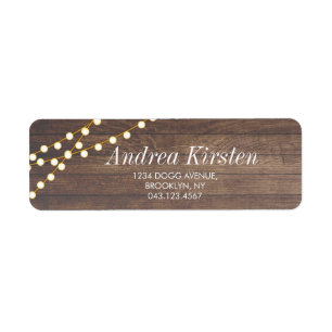 Eenvoudige String Lights en Rustic Wood Etiket