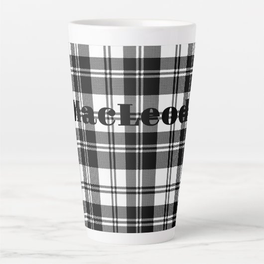 Eenvoudige Tartan Zwart-wit Monogram Naam | Latte Mok (Voorkant)