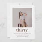 Eenvoudige Taupe Bruin Minimale Foto 30e Verjaarda Kaart (Voorkant)