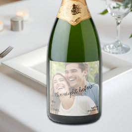 Eenvoudige tekstoverlayfoto de avond voor sparkling wijnetiket