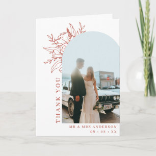 Eenvoudige terracotta bloemboog foto bruiloft gevo bedankkaart