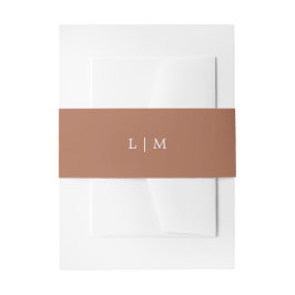 Eenvoudige Terracotta Monogram Elegante Trouw Uitnodigingen Wikkel