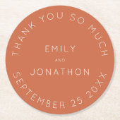 Eenvoudige Terracotta Names Datum Tekst Aangepast Ronde Kartonnen Onderzetter (Voorkant)