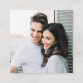 Eenvoudige Tijdloze Sage Groene Foto Wedding Detai Informatiekaartje (Achterkant)