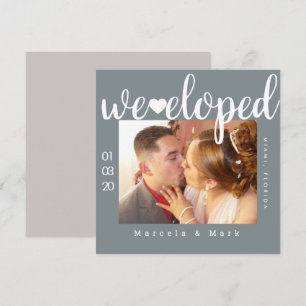 Eenvoudige typografie harten elopement fotokaart kaart