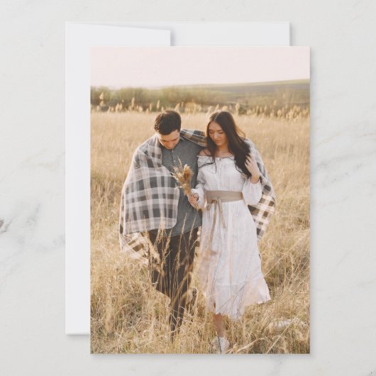 Eenvoudige typografie trouwkaart in zwart en wit kaart (Achterkant)