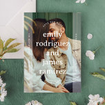 Eenvoudige Typografische Namen Volledige Foto Save The Date<br><div class="desc">Dit sparen het datumontwerp kenmerkt een volledige foto met witte transparante bekledingen op de kanten en stijlvolle moderne typografie. Voeg een extra foto aan de achterkant toe voor een extra speciale aanraking.</div>