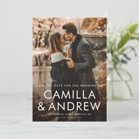 Eenvoudige Typografische QR code 2 Foto Bruiloft Save The Date (Staand voorkant)