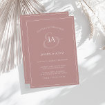 Eenvoudige uitnodiging tot het indienen van een mo<br><div class="desc">Eenvoudig roze monogram huwelijk uitnodigen. Duw uw uw trouwgasten stijlvol onder de indruk met deze trendy poederroze trouwuitnodiging met een prachtig wit script, met de initialen van de bruid en de bruidegom op een gouden achtergrond van het roos. Deze Uitnodiging heeft een verbluffend dusty roze ontwerp, met moderne en minimale...</div>