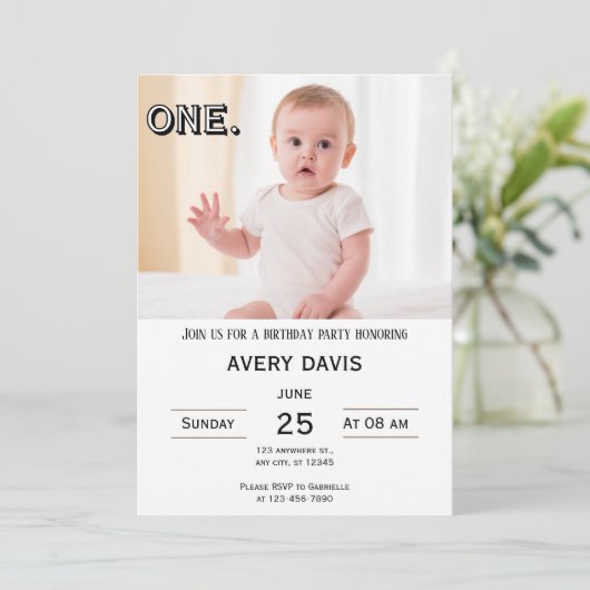 Eenvoudige uitnodiging voor een eerste verjaardag (Staand voorkant)