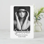 Eenvoudige uitnodiging voor twee foto-Afstuderen (Staand voorkant)