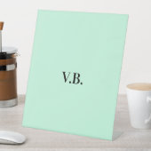 Eenvoudige vaste kleur voeg naamtekstmonogram toe reclamebord met voetstuk (Insitu)