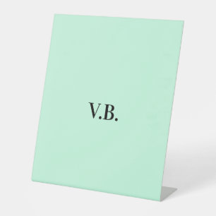 Eenvoudige vaste kleur voeg naamtekstmonogram toe reclamebord met voetstuk