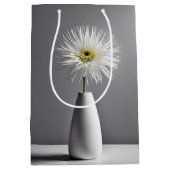 Eenvoudige verjaardagsbloem in vaas medium cadeauzakje (Voorkant)