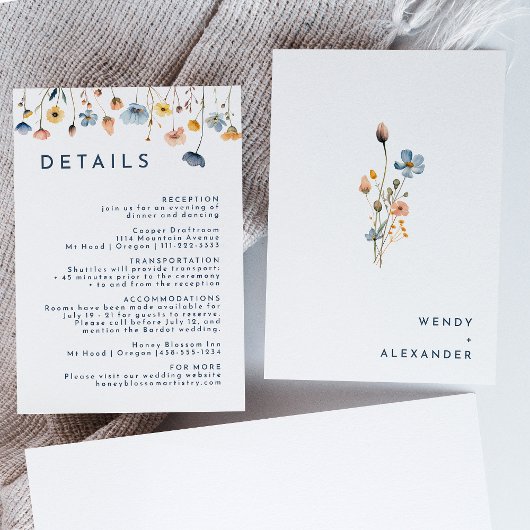 Eenvoudige vet elegante bloemenbruiloft details informatiekaartje