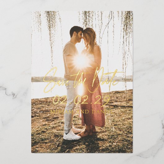 Eenvoudige Vette Datum Moderne Huwelijk Sla de Dat Folie Uitnodiging (Voorkant)