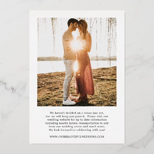 Eenvoudige Vette Datum Moderne Huwelijk Sla de Dat Folie Uitnodiging (Achterkant)